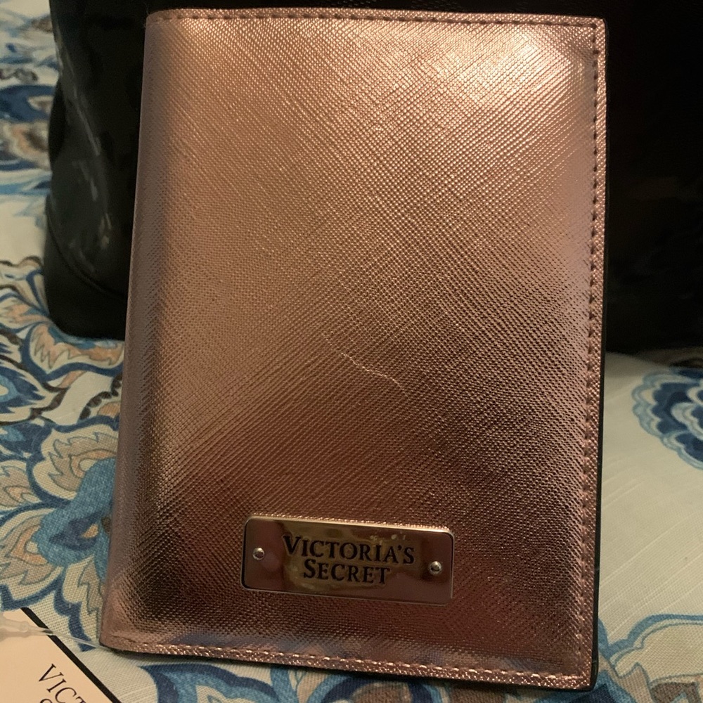 Victoria’s Secret Wallet💕